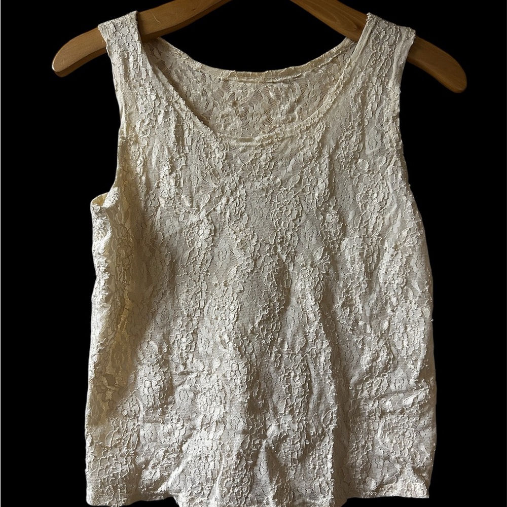 Gavita Vintage Lace Overlay Sleeveless Tank Top in Cream